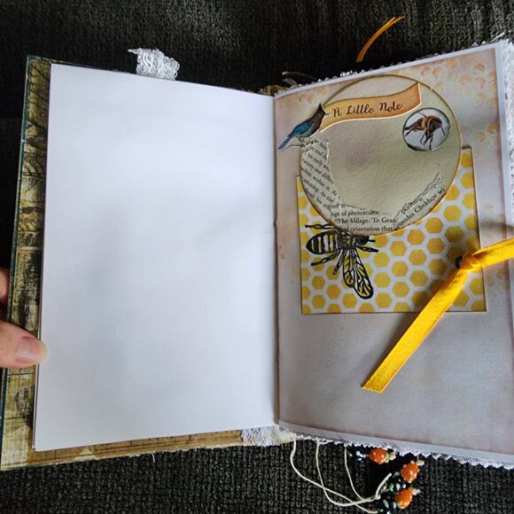 ADORABLE "BEE" Junk Journal, 9in x 6in x 1.75in, 166 pages - Picture 4 of 14